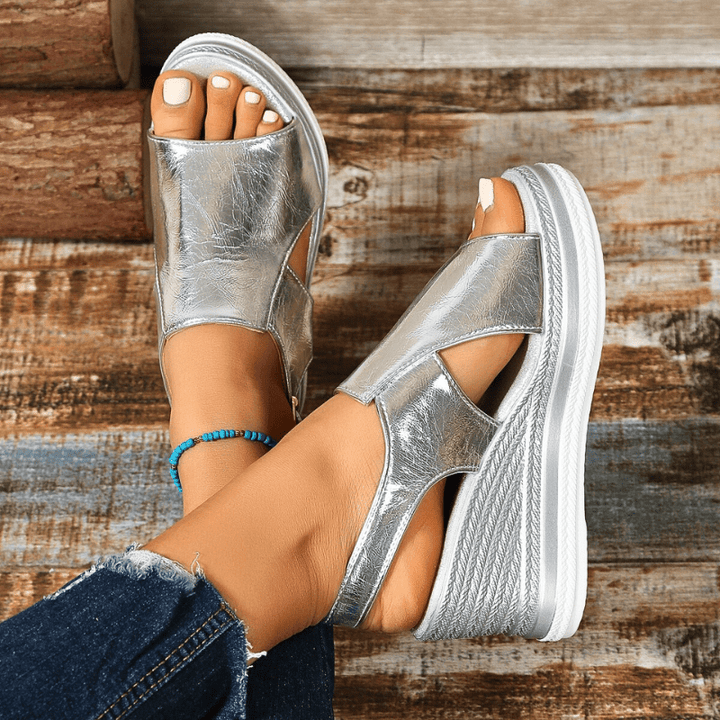 Baylie - Chic Metallic Sandals
