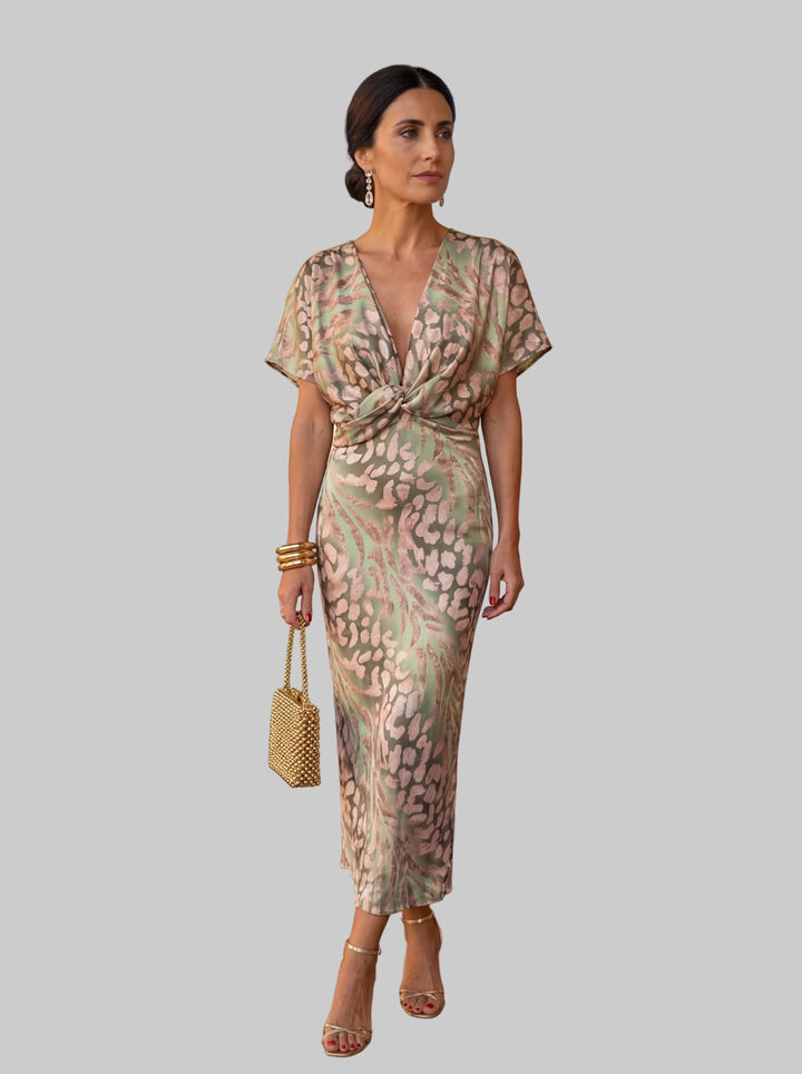 Ema – Elegant Summer Glamour