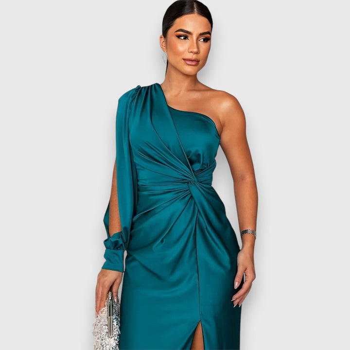Vera – Elegant Modern Dress for Any Occasion